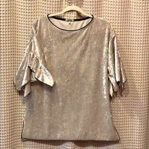 ⚜️GIMMICKS by BKE crushed-Velour w/butterfly flutter sleeves